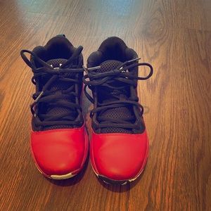 Under Armour sneakers 👟.